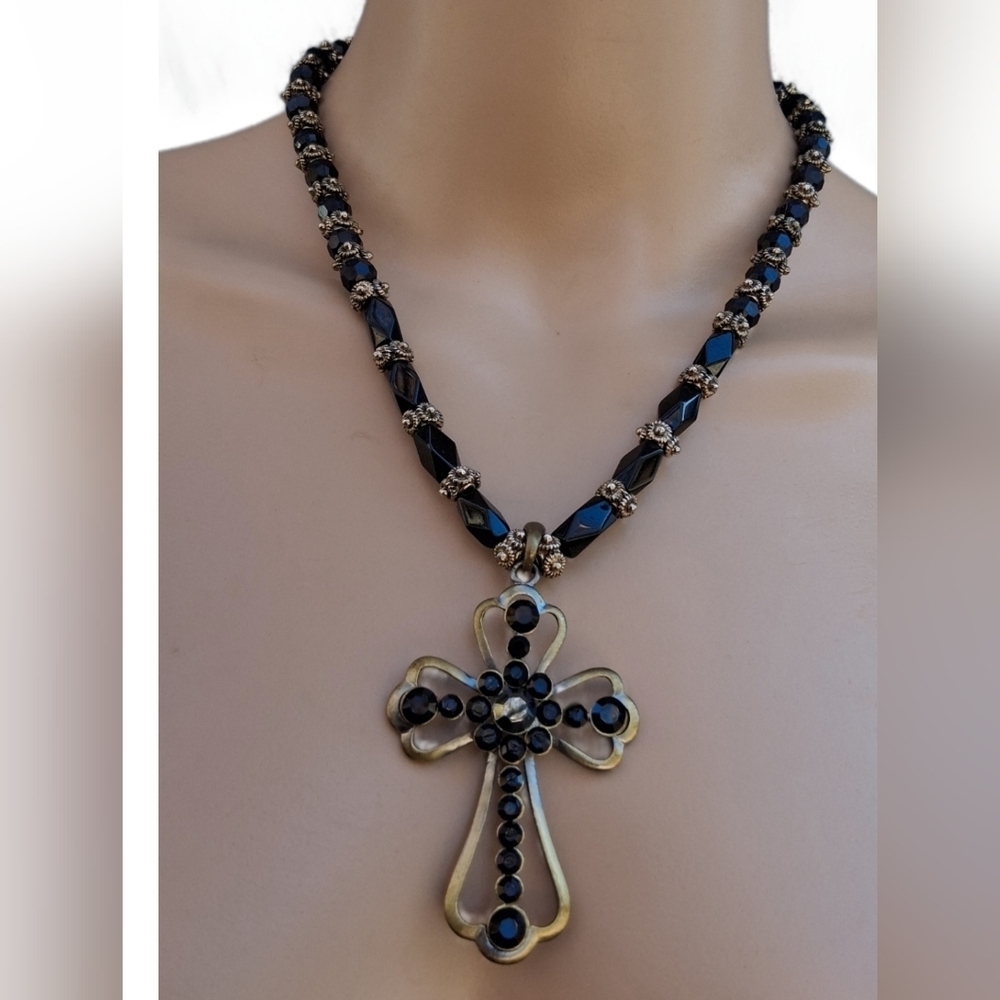 VINTAGE ROSARY BLACK BEAD & ANTIQUE BRASS FILIGREE CROSS NECKLACE